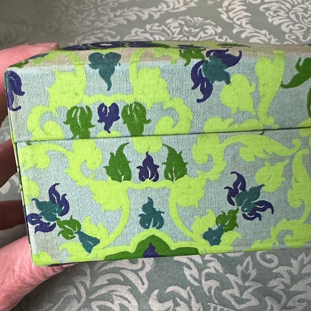 Vintage Floral Patterned jewelry Box - Picture 6 of 12